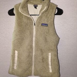 Patagonia Sherpa Vest in Light Olive